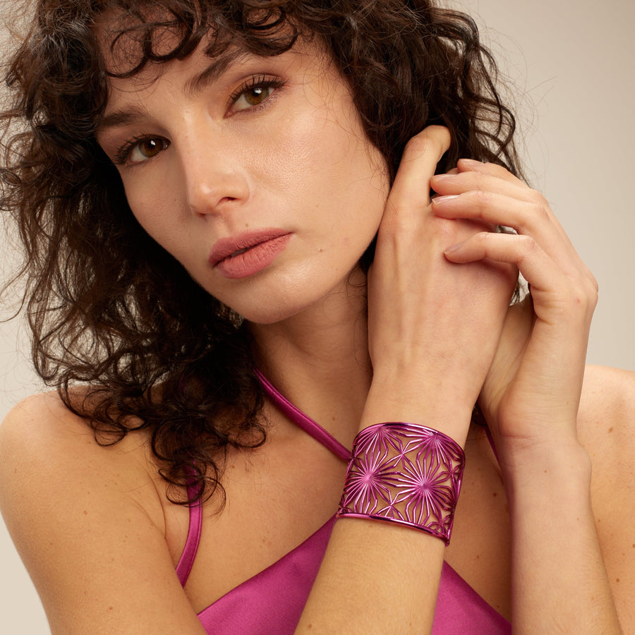 bracciale rigido fucsia elegante distintivo