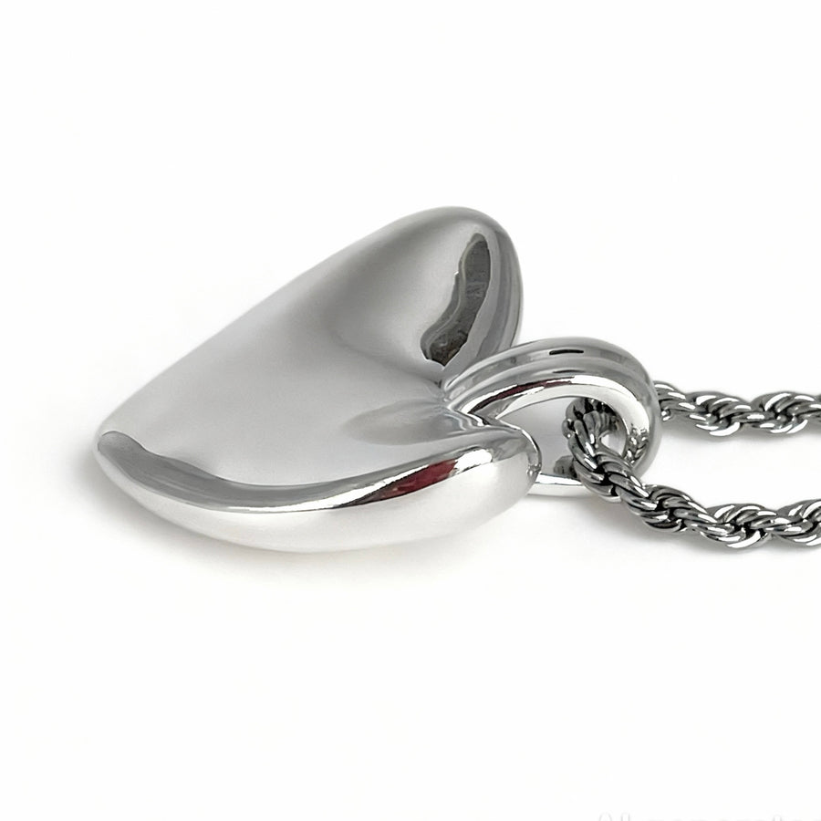 dettaglio pendente cuore argento