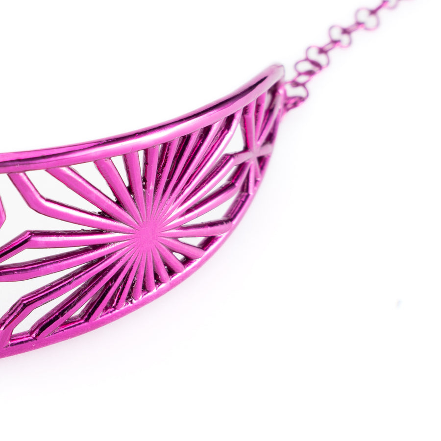 choker fucsia design floreale stilizzato